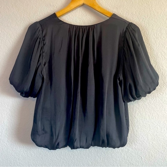 Astr the Label Black BUBBLE HEM SHORT SLEEVE TOP V Neck Contemporary Size Small - Picture 4 of 9